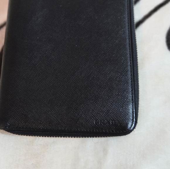💯 Authentic Prada Saffiano Leather Document Holder/Wallet - Picture 2 of 16